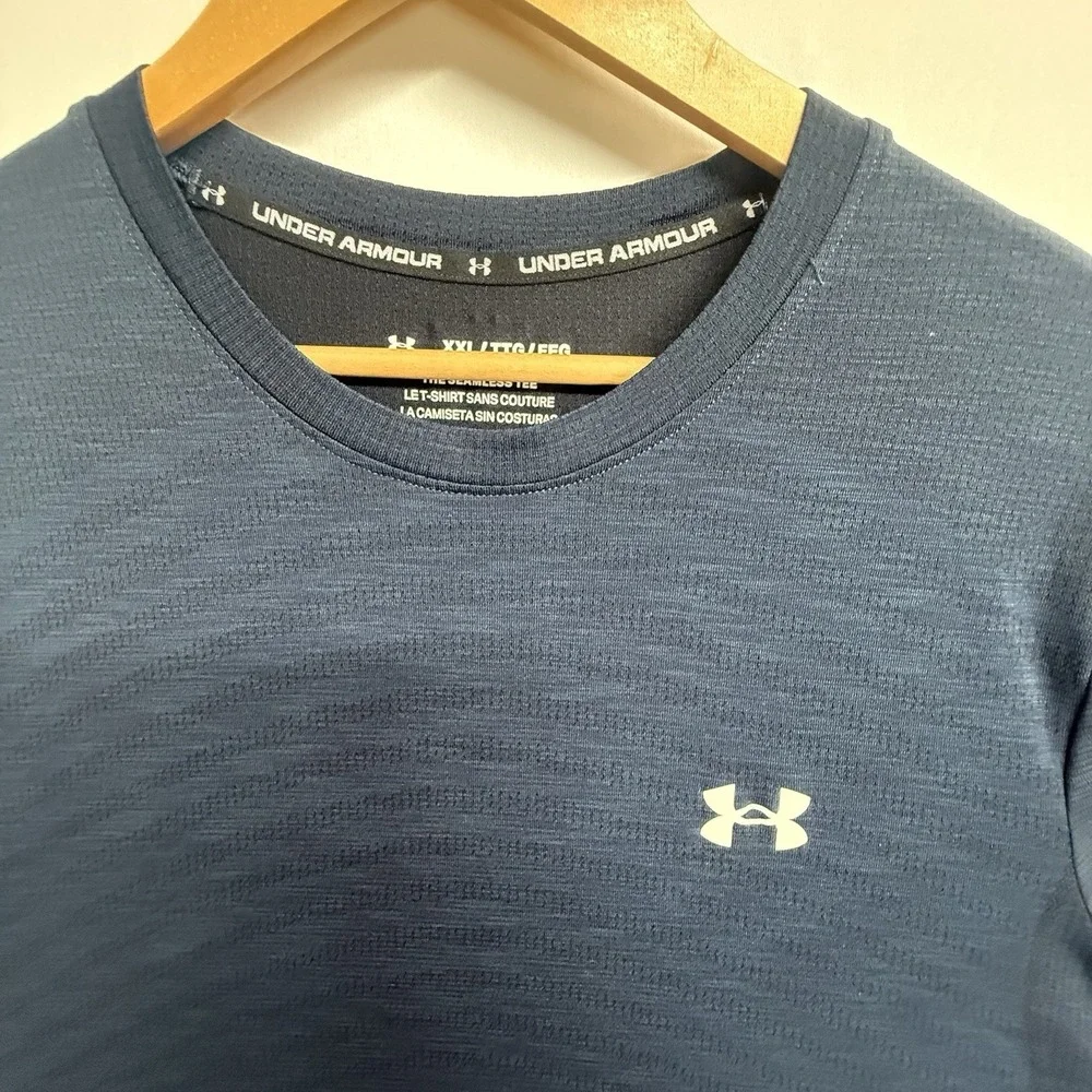 Under‎ Armour Seamless Tee XXL Blue HeatGear Shirt Mens Small Hole